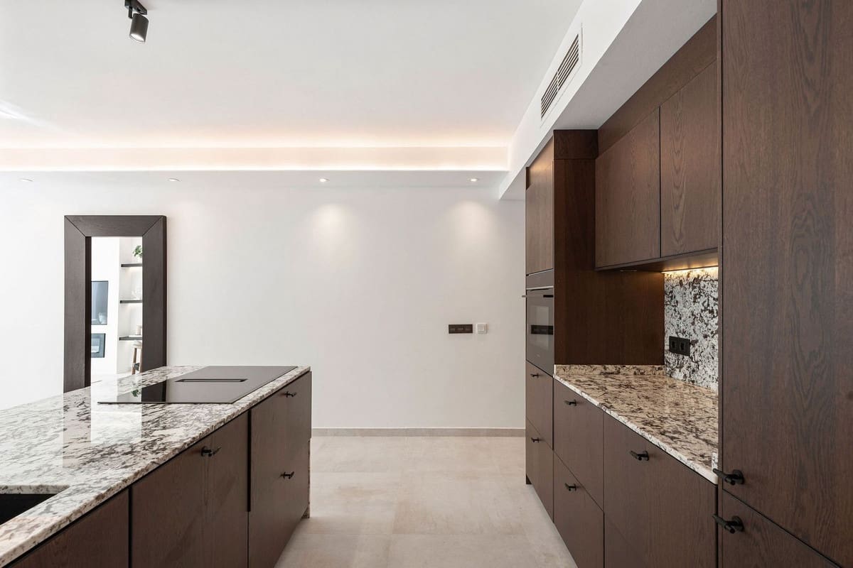 3 sypialnia Apartament na sprzedaż w La Quinta z basenem garażem - 695 000 € (Ref: 9359830)