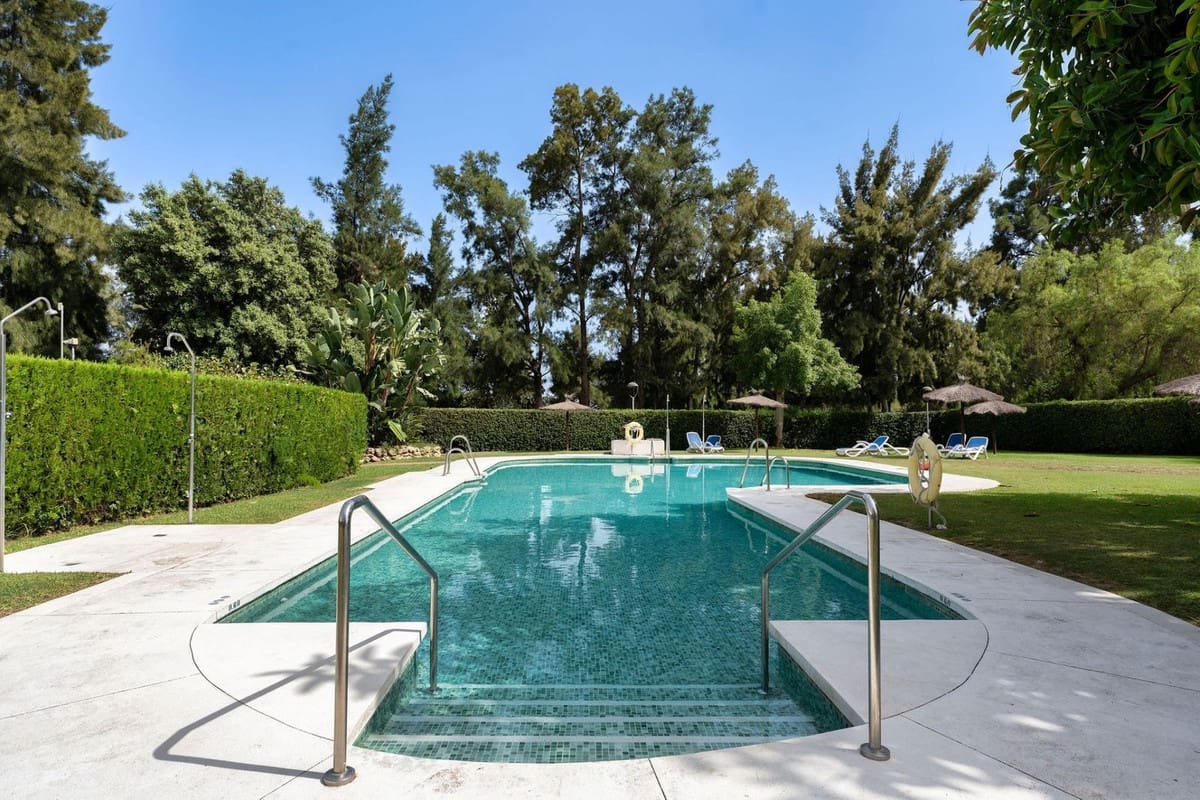 3 sypialnia Apartament na sprzedaż w La Quinta z basenem garażem - 695 000 € (Ref: 9359830)