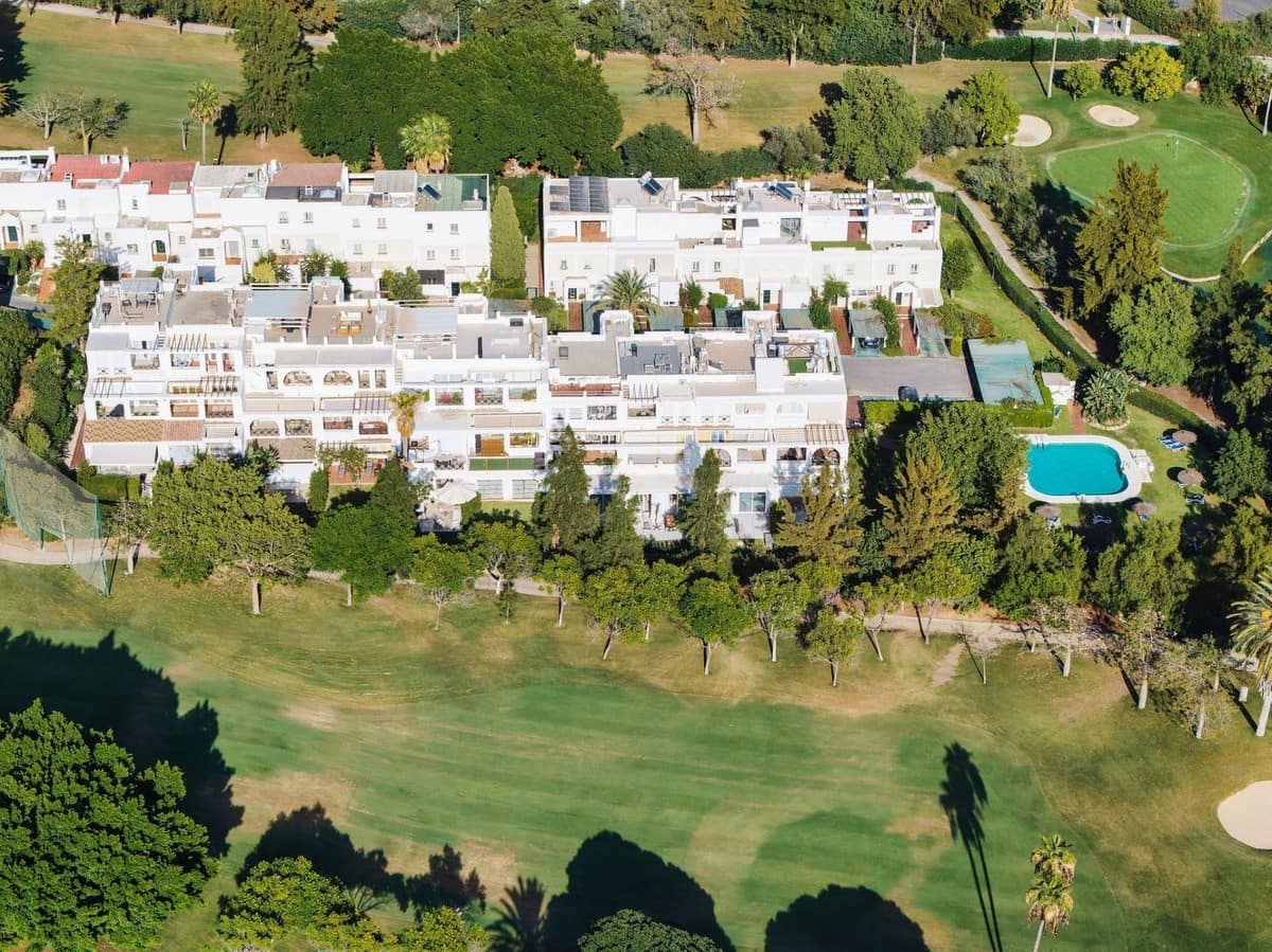 3 sypialnia Apartament na sprzedaż w La Quinta z basenem garażem - 695 000 € (Ref: 9359830)