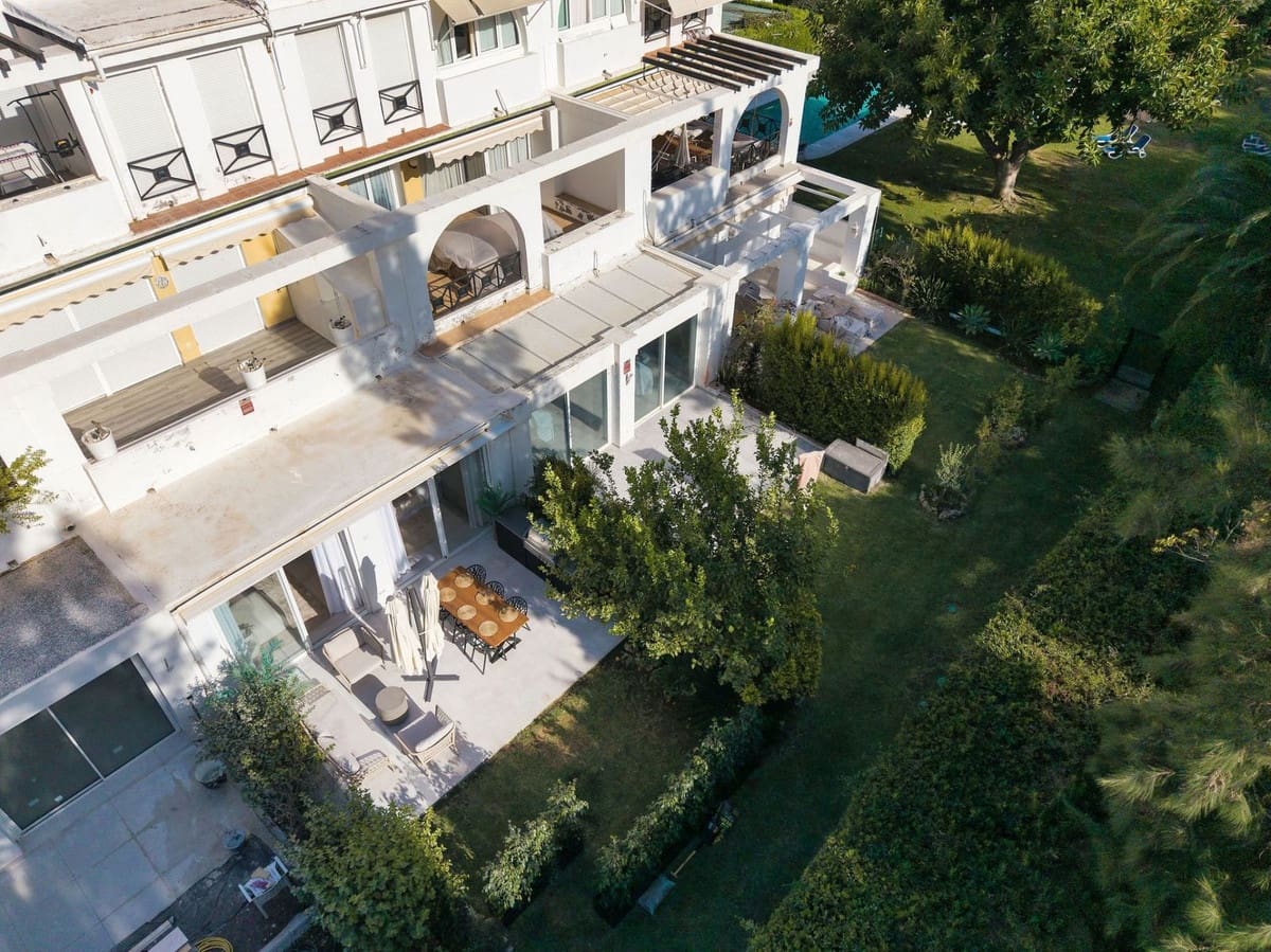 3 sypialnia Apartament na sprzedaż w La Quinta z basenem garażem - 695 000 € (Ref: 9359830)