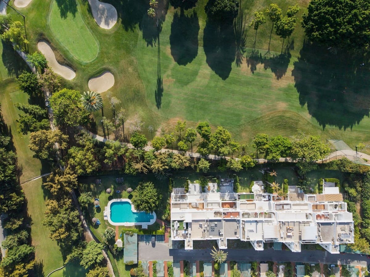 3 sypialnia Apartament na sprzedaż w La Quinta z basenem garażem - 695 000 € (Ref: 9359830)