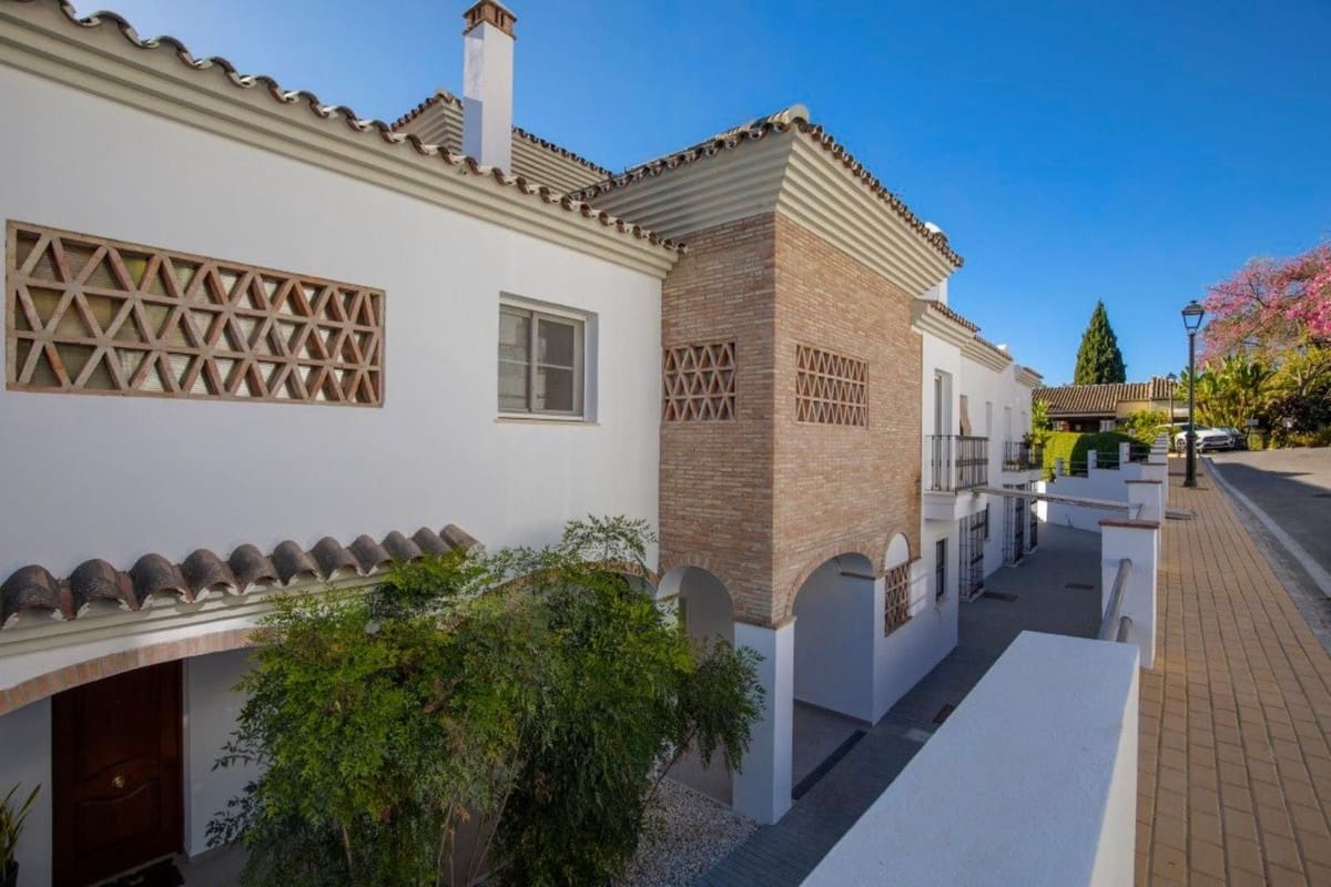 3 soverom Leilighet til salgs i Benahavis med svømmebasseng garasje - € 425 000 (Ref: 9369018)