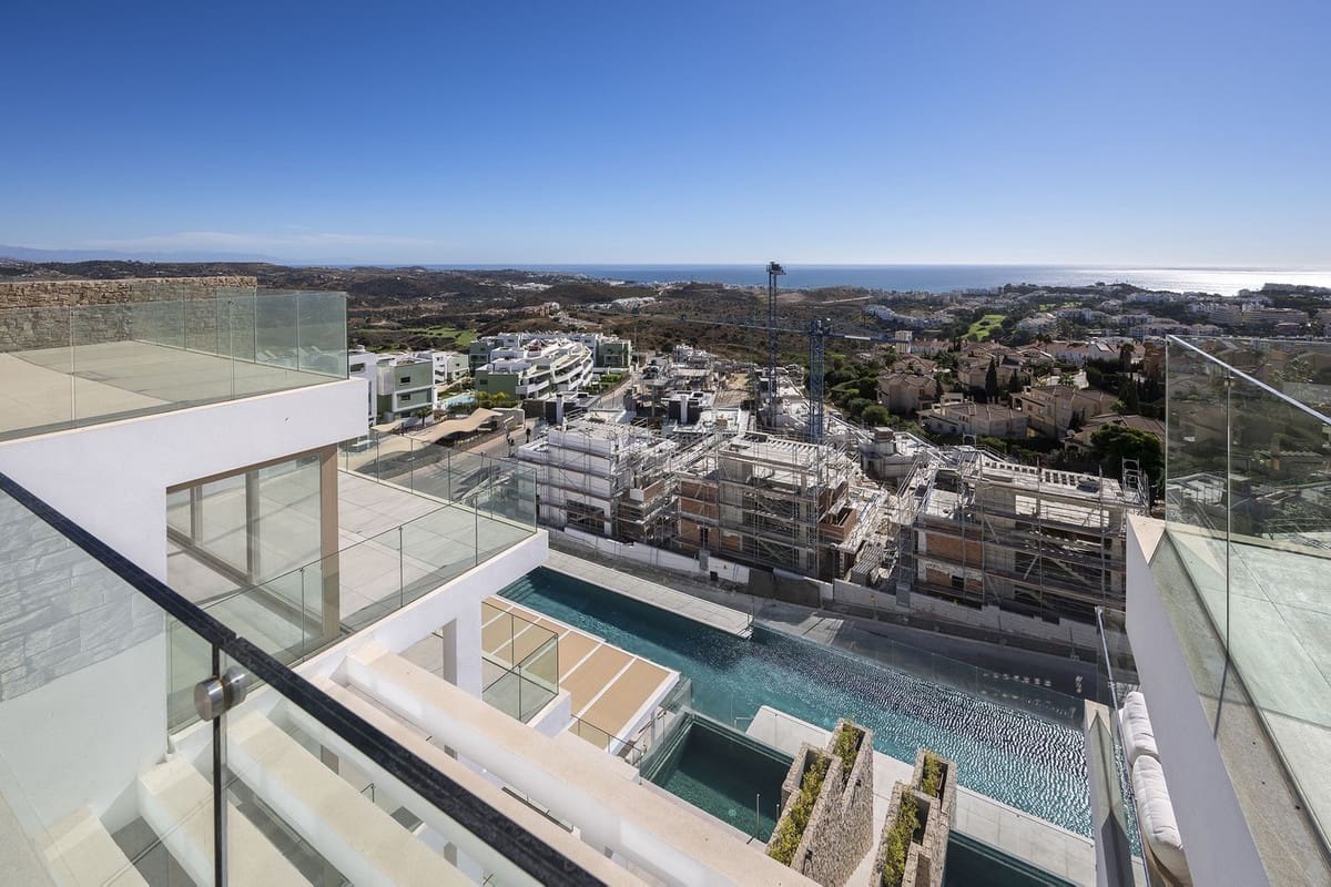 2 sypialnia Apartament na sprzedaż w La Cala de Mijas z basenem garażem - 915 000 € (Ref: 9369019)