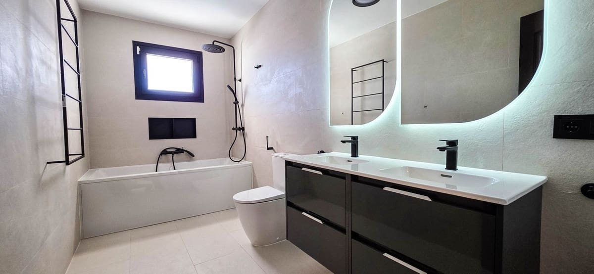 4 chambre Villa/Maison à vendre à La Duquesa / Puerto de la Duquesa avec piscine garage - 975 000 € (Ref: 9372046)