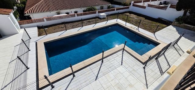 4 soverom Villa til salgs i La Duquesa / Puerto de la Duquesa, Manilva med svømmebasseng garasje - € 935 000 (Ref: 9372046)