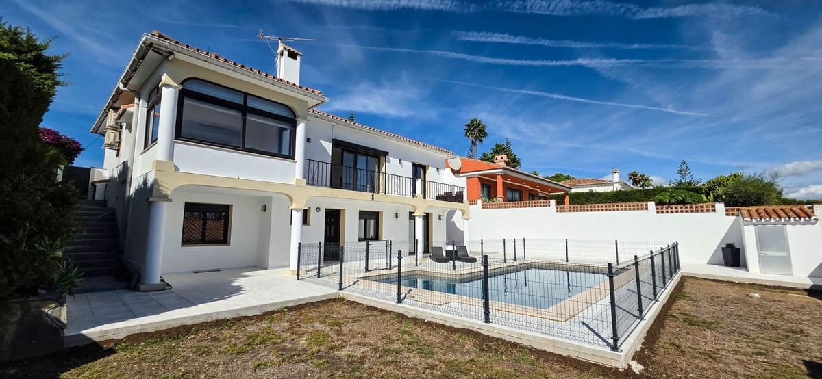 4 chambre Villa/Maison à vendre à La Duquesa / Puerto de la Duquesa avec piscine garage - 935 000 € (Ref: 9372046)