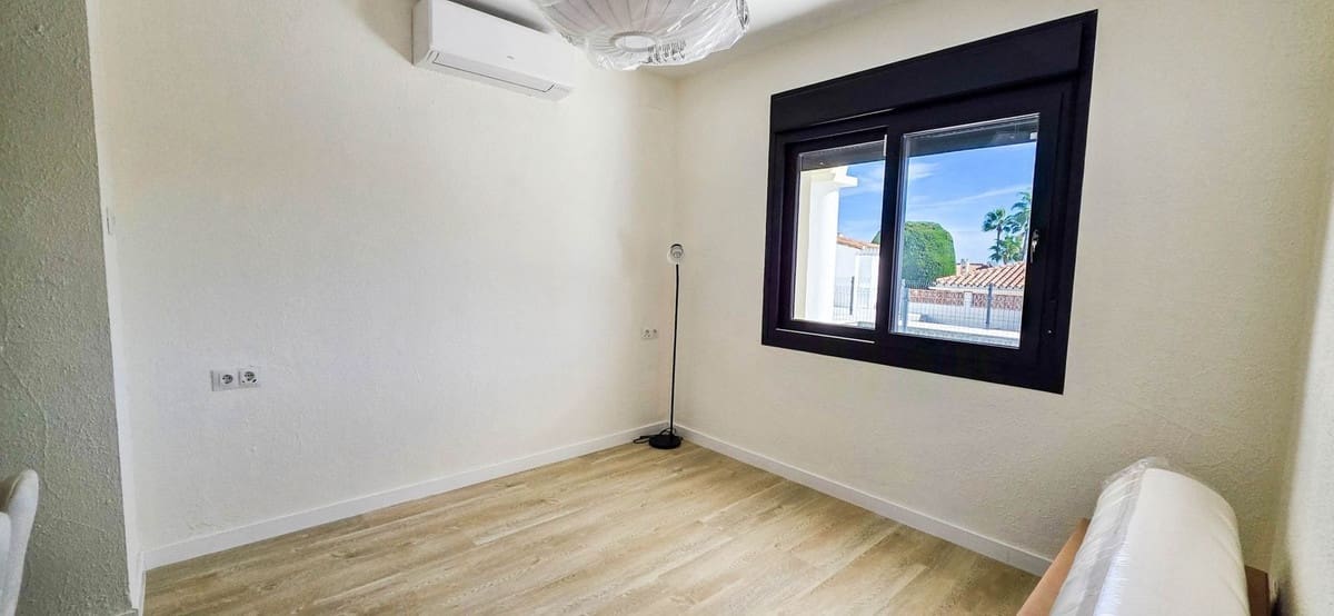 4 chambre Villa/Maison à vendre à La Duquesa / Puerto de la Duquesa avec piscine garage - 935 000 € (Ref: 9372046)