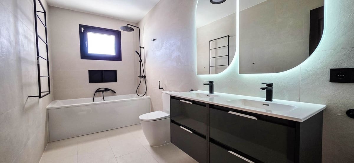 4 chambre Villa/Maison à vendre à La Duquesa / Puerto de la Duquesa avec piscine garage - 935 000 € (Ref: 9372046)