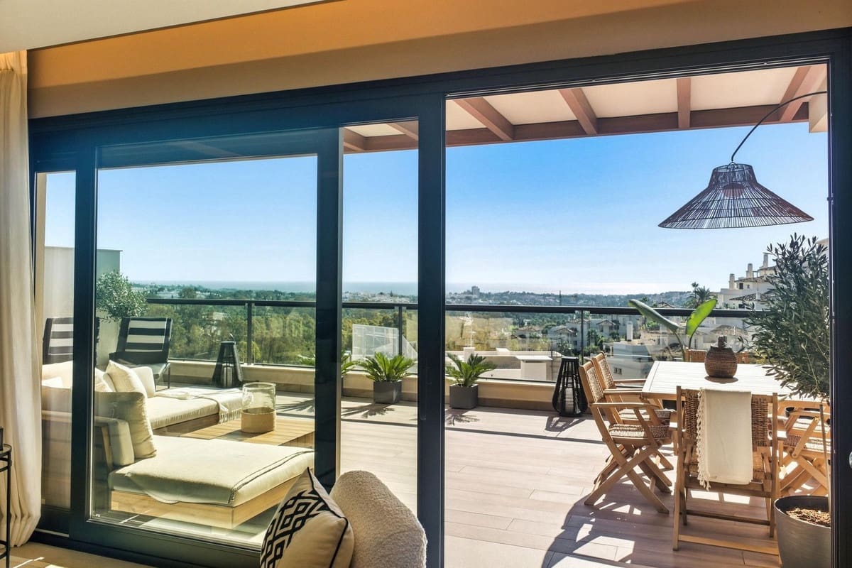 2 makuuhuone Huoneisto myytävänä paikassa Nueva Andalucia mukana uima-altaan 
autotalli - 849 000 € (Ref: 9372068)