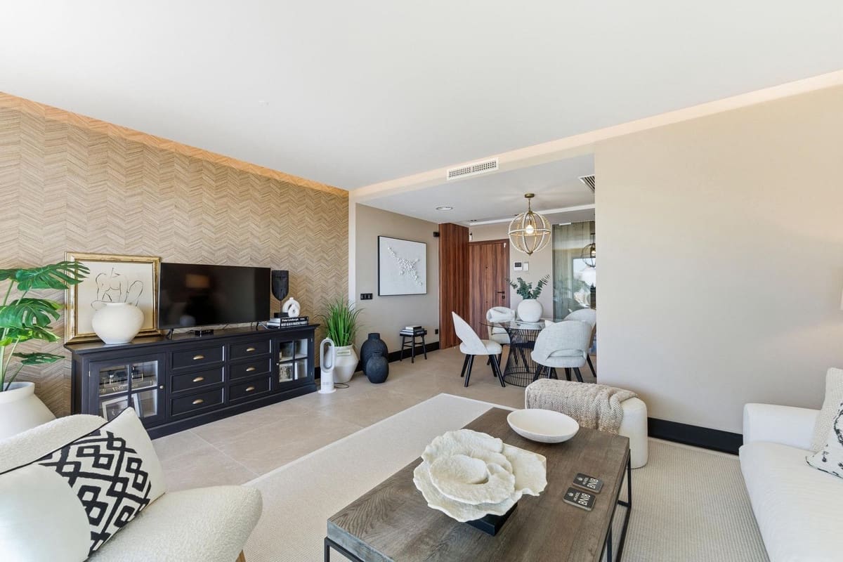 2 makuuhuone Huoneisto myytävänä paikassa Nueva Andalucia mukana uima-altaan 
autotalli - 849 000 € (Ref: 9372068)