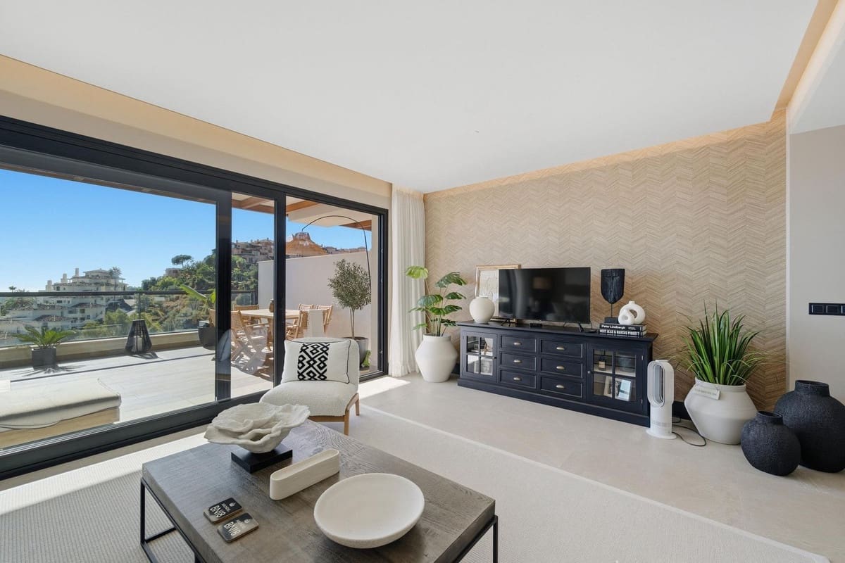 2 makuuhuone Huoneisto myytävänä paikassa Nueva Andalucia mukana uima-altaan 
autotalli - 849 000 € (Ref: 9372068)