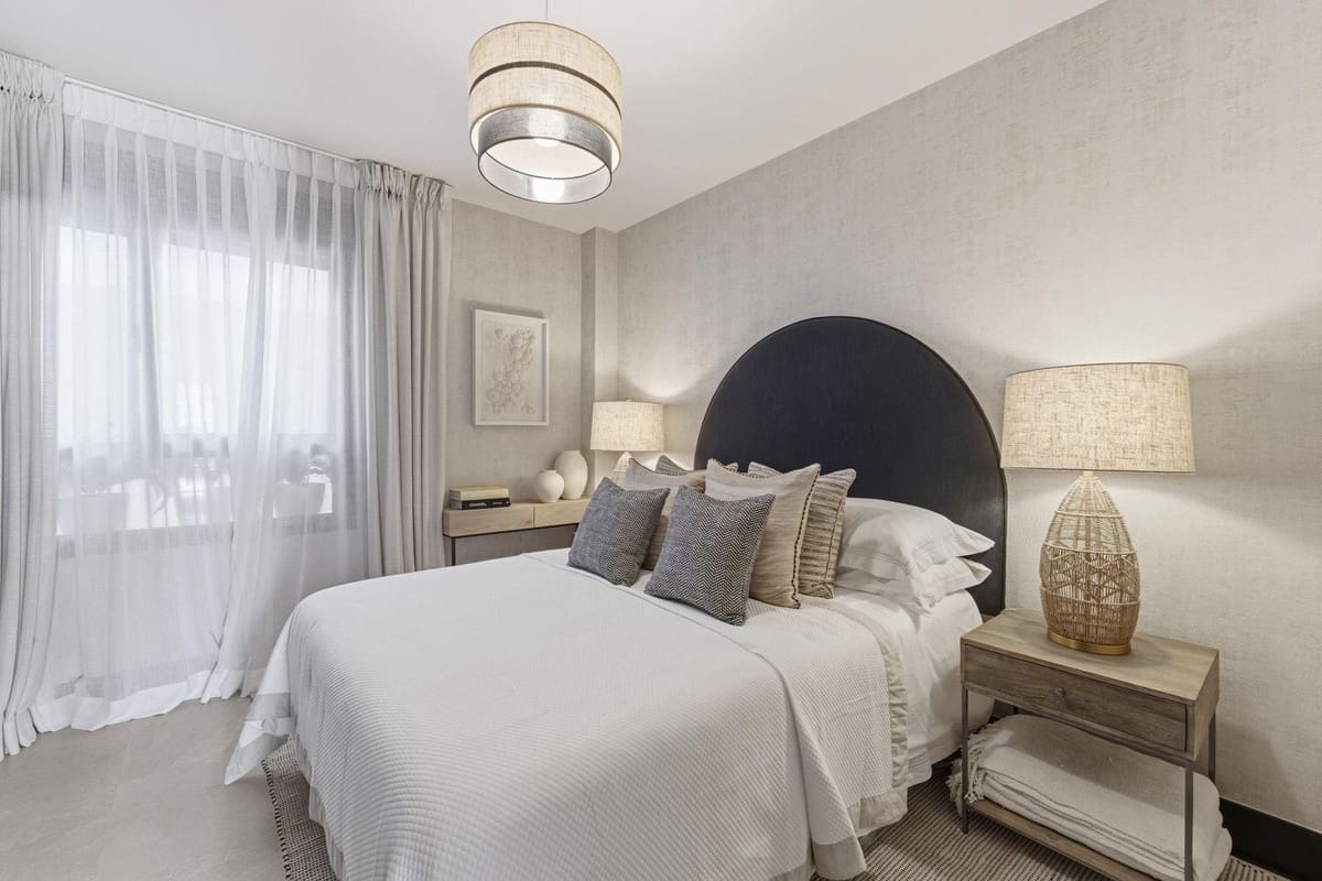 2 makuuhuone Huoneisto myytävänä paikassa Nueva Andalucia mukana uima-altaan 
autotalli - 849 000 € (Ref: 9372068)