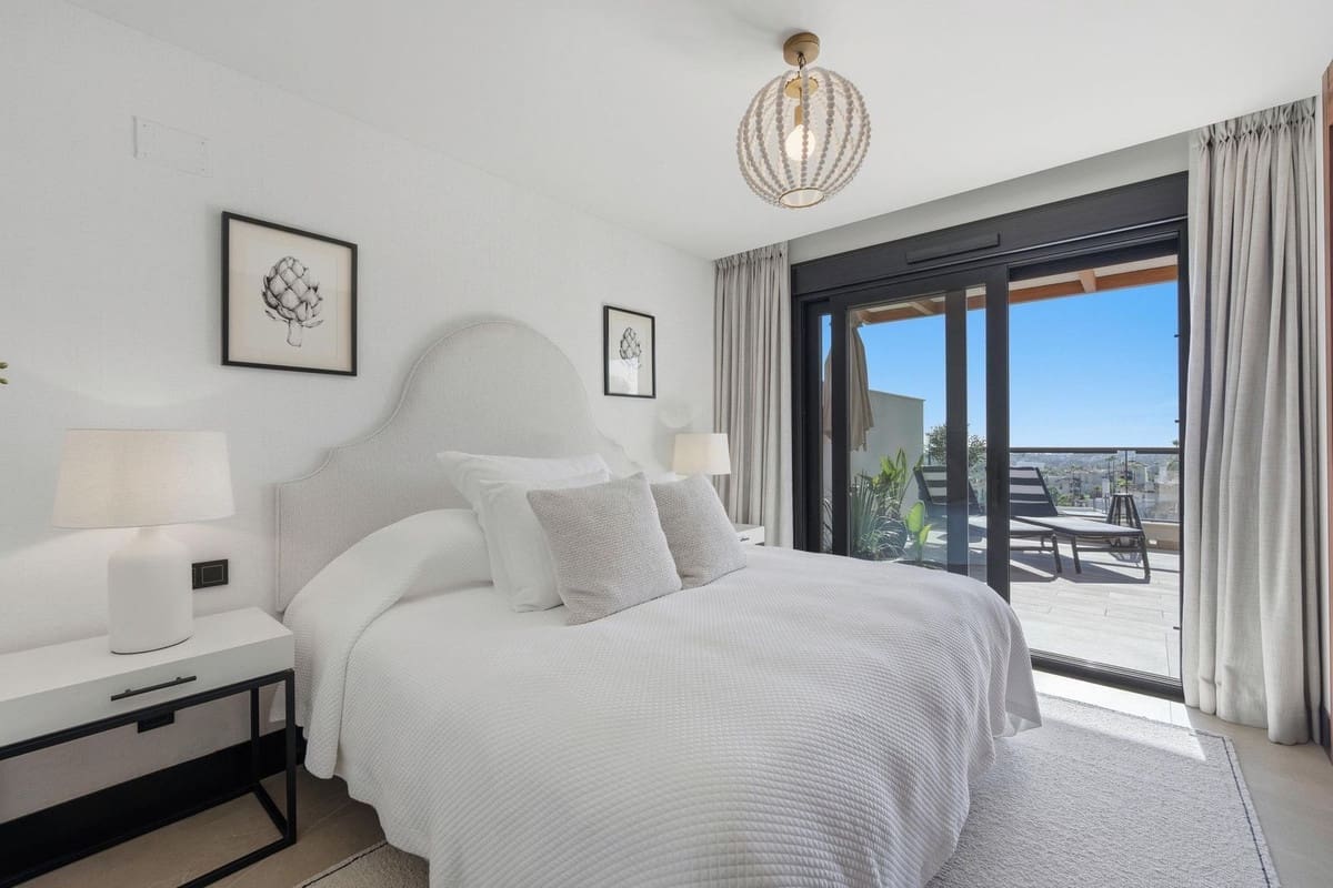 2 makuuhuone Huoneisto myytävänä paikassa Nueva Andalucia mukana uima-altaan 
autotalli - 849 000 € (Ref: 9372068)