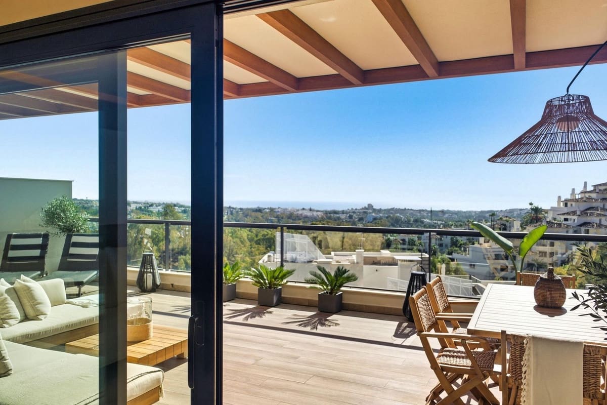 2 makuuhuone Huoneisto myytävänä paikassa Nueva Andalucia mukana uima-altaan 
autotalli - 849 000 € (Ref: 9372068)