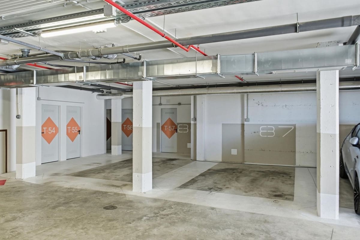 2 makuuhuone Huoneisto myytävänä paikassa Nueva Andalucia mukana uima-altaan 
autotalli - 849 000 € (Ref: 9372068)