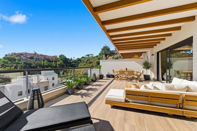 2 makuuhuone Huoneisto myytävänä paikassa Nueva Andalucia, Marbella mukana uima-altaan 
autotalli - 849 000 € (Ref: 9372068)