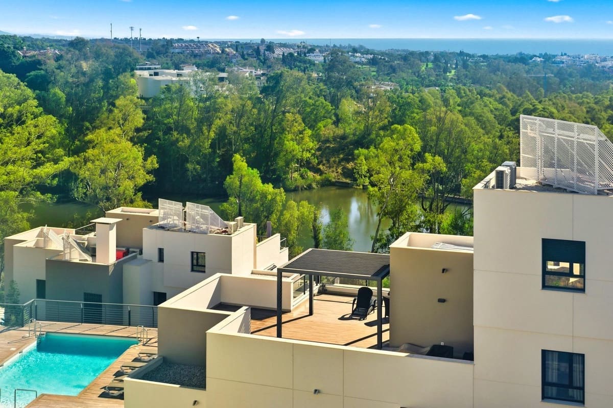 2 makuuhuone Huoneisto myytävänä paikassa Nueva Andalucia mukana uima-altaan 
autotalli - 849 000 € (Ref: 9372068)