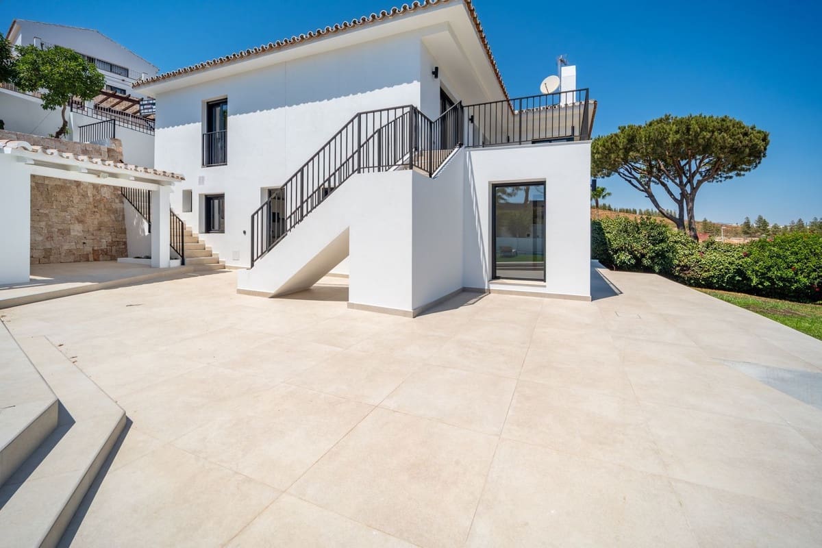 5 slaapkamer Villa te koop in La Cala de Mijas met zwembad garage - € 2.295.000 (Ref: 9372395)