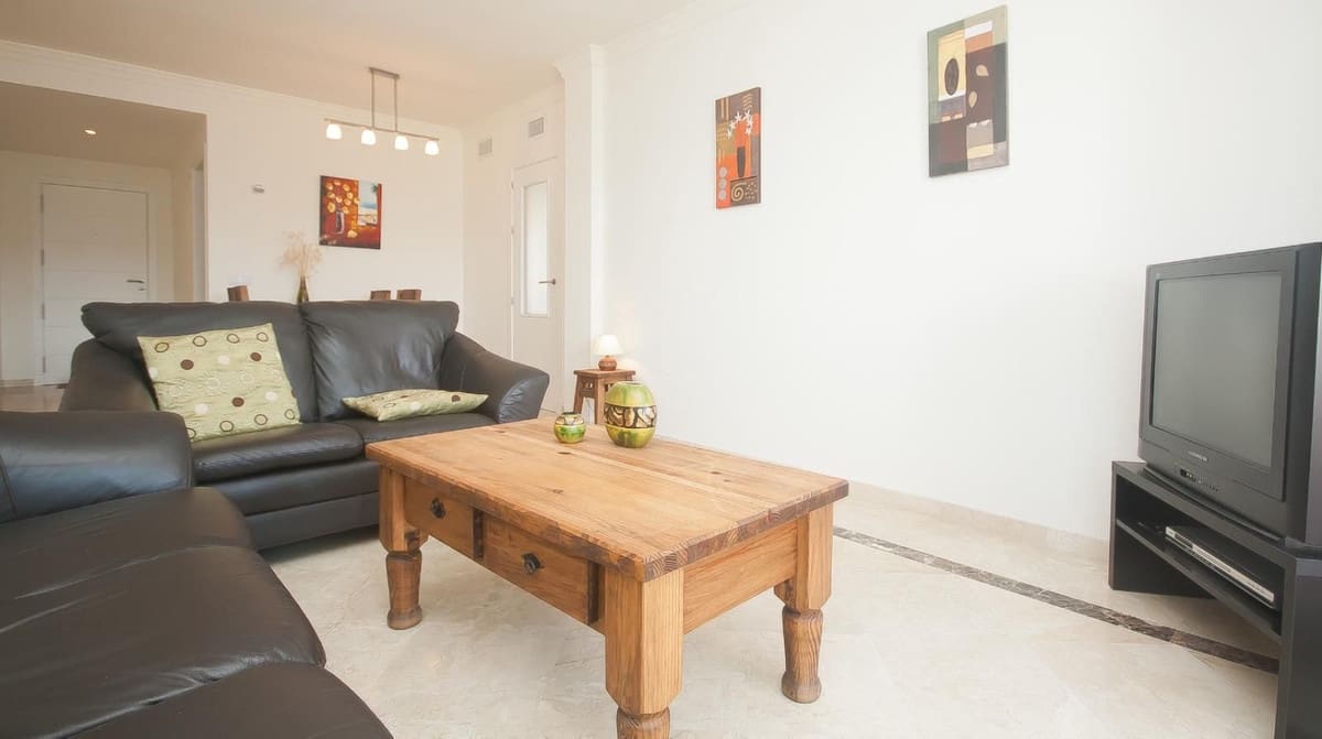 2 makuuhuone Huoneisto myytävänä paikassa La Duquesa / Puerto de la Duquesa mukana uima-altaan 
autotalli - 259 950 € (Ref: 9379996)