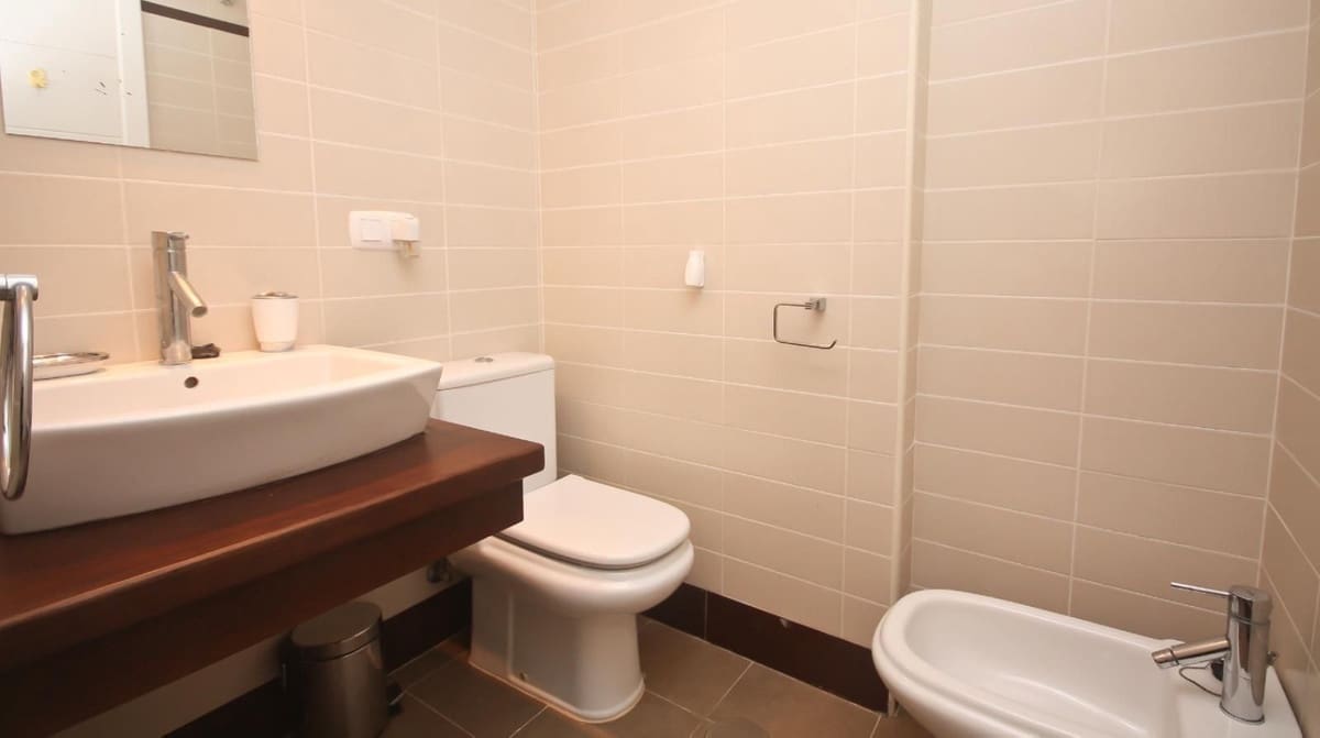 2 makuuhuone Huoneisto myytävänä paikassa La Duquesa / Puerto de la Duquesa mukana uima-altaan 
autotalli - 259 950 € (Ref: 9379996)