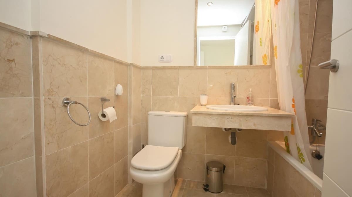 2 makuuhuone Huoneisto myytävänä paikassa La Duquesa / Puerto de la Duquesa mukana uima-altaan 
autotalli - 259 950 € (Ref: 9379996)