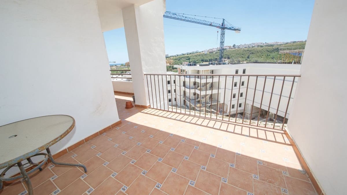 2 bedroom Apartment for sale in La Duquesa / Puerto de la Duquesa with pool garage - € 244,950 (Ref: 9379996)