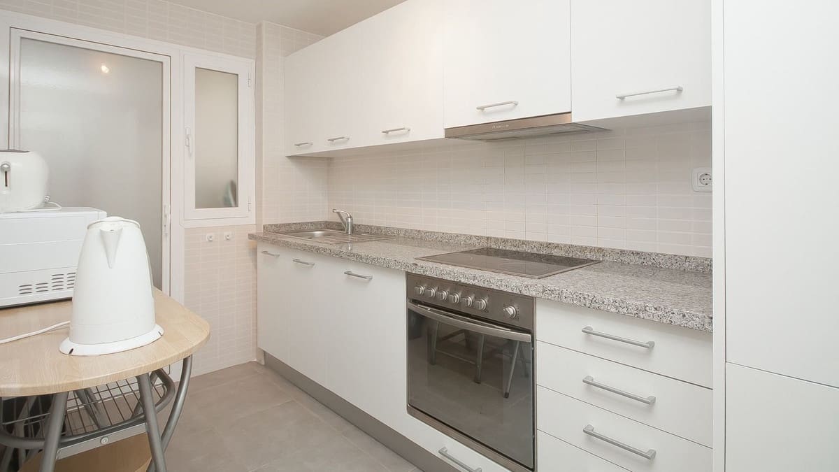 2 bedroom Apartment for sale in La Duquesa / Puerto de la Duquesa with pool garage - € 244,950 (Ref: 9379996)