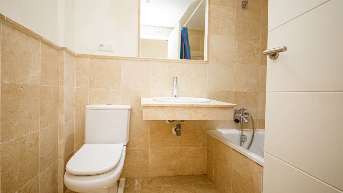 2 bedroom Apartment for sale in La Duquesa / Puerto de la Duquesa with pool garage - € 244,950 (Ref: 9379996)