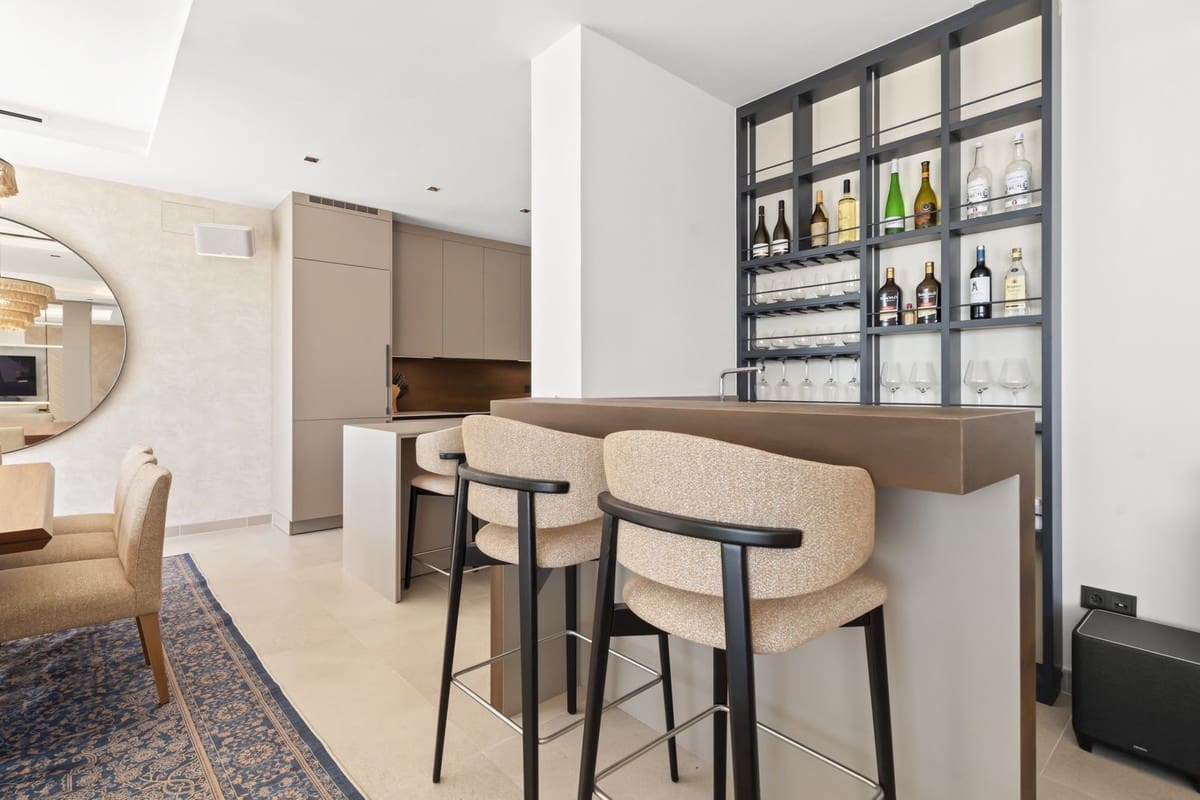 4 soverom Villa til salgs i Manilva med svømmebasseng garasje - € 2 495 000 (Ref: 9383088)