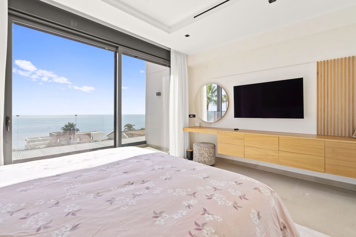 4 soverom Villa til salgs i Manilva med svømmebasseng garasje - € 2 495 000 (Ref: 9383088)