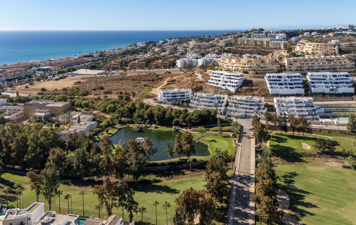 Apartamento de 4 habitaciones en La Cala de Mijas en venta con piscina garaje - 1.050.000 € (Ref: 9383089)