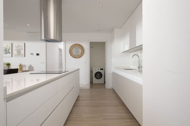 Apartamento de 4 habitaciones en La Cala de Mijas, Mijas en venta con piscina garaje - 1.050.000 € (Ref: 9383089)