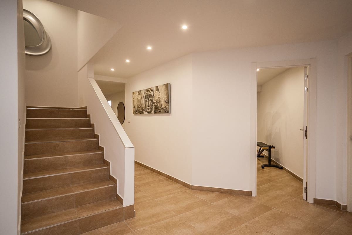 6 sypialnia Willa na sprzedaż w Estepona z basenem garażem - 1 995 000 € (Ref: 9383173)