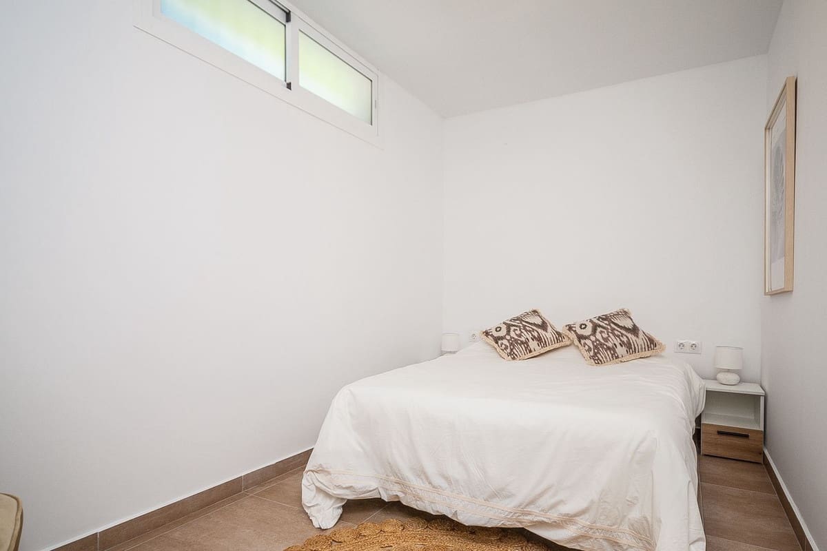 6 sypialnia Willa na sprzedaż w Estepona z basenem garażem - 1 995 000 € (Ref: 9383173)