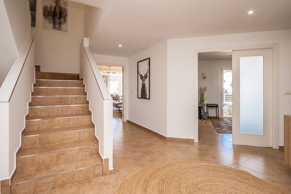 6 sypialnia Willa na sprzedaż w Estepona z basenem garażem - 1 995 000 € (Ref: 9383173)