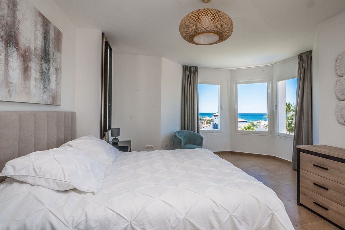 6 sypialnia Willa na sprzedaż w Estepona z basenem garażem - 1 995 000 € (Ref: 9383173)