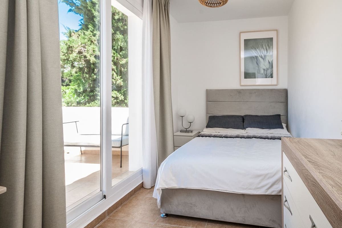 6 sypialnia Willa na sprzedaż w Estepona z basenem garażem - 1 995 000 € (Ref: 9383173)