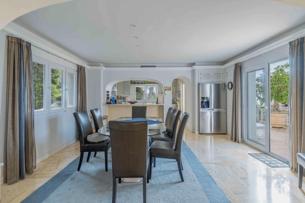 5 sypialnia Willa na sprzedaż w Benalmadena z basenem garażem - 2 595 000 € (Ref: 9383297)