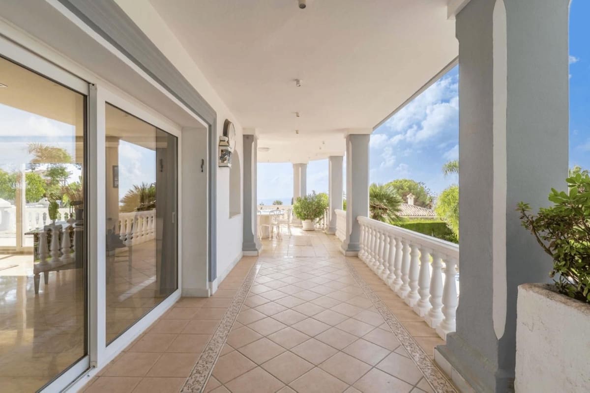 5 sypialnia Willa na sprzedaż w Benalmadena z basenem garażem - 2 595 000 € (Ref: 9383297)
