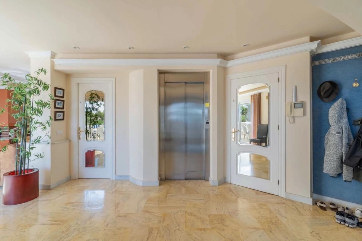 5 sypialnia Willa na sprzedaż w Benalmadena z basenem garażem - 2 595 000 € (Ref: 9383297)