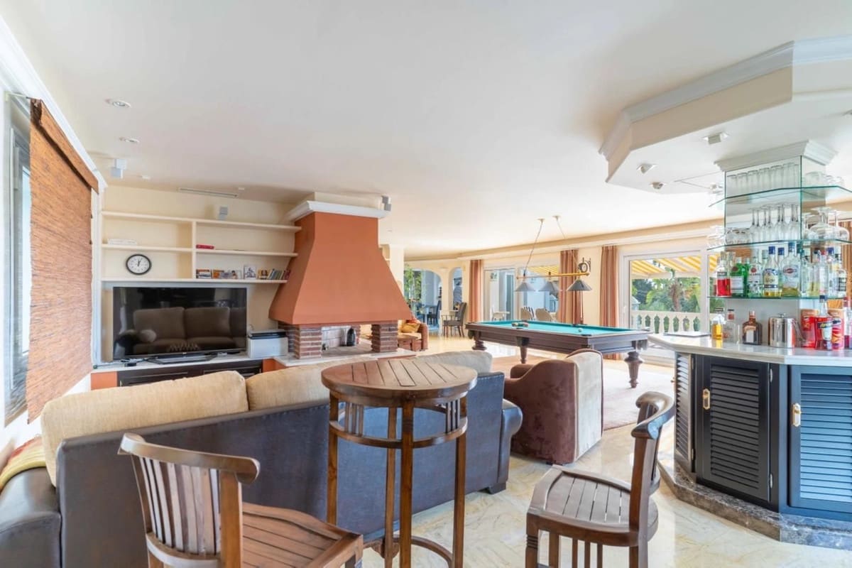 5 sypialnia Willa na sprzedaż w Benalmadena z basenem garażem - 2 595 000 € (Ref: 9383297)