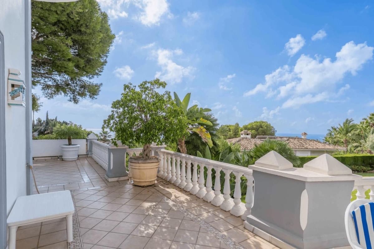 5 sypialnia Willa na sprzedaż w Benalmadena z basenem garażem - 2 595 000 € (Ref: 9383297)