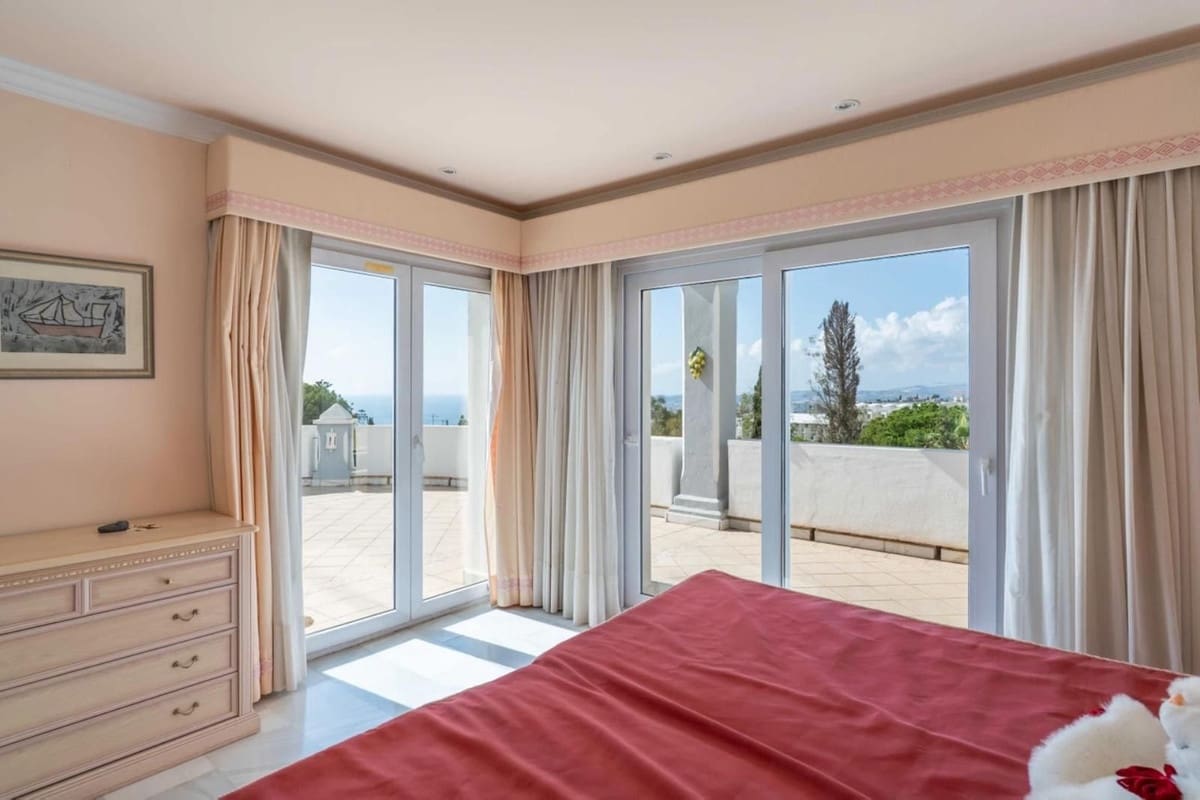 5 sypialnia Willa na sprzedaż w Benalmadena z basenem garażem - 2 595 000 € (Ref: 9383297)