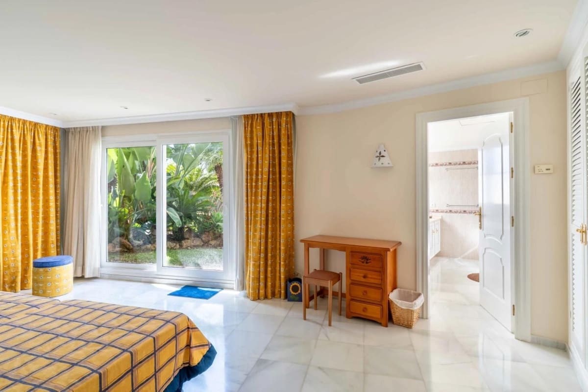 5 sypialnia Willa na sprzedaż w Benalmadena z basenem garażem - 2 595 000 € (Ref: 9383297)