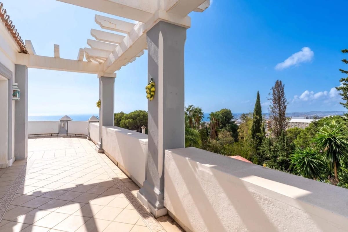 5 sypialnia Willa na sprzedaż w Benalmadena z basenem garażem - 2 595 000 € (Ref: 9383297)