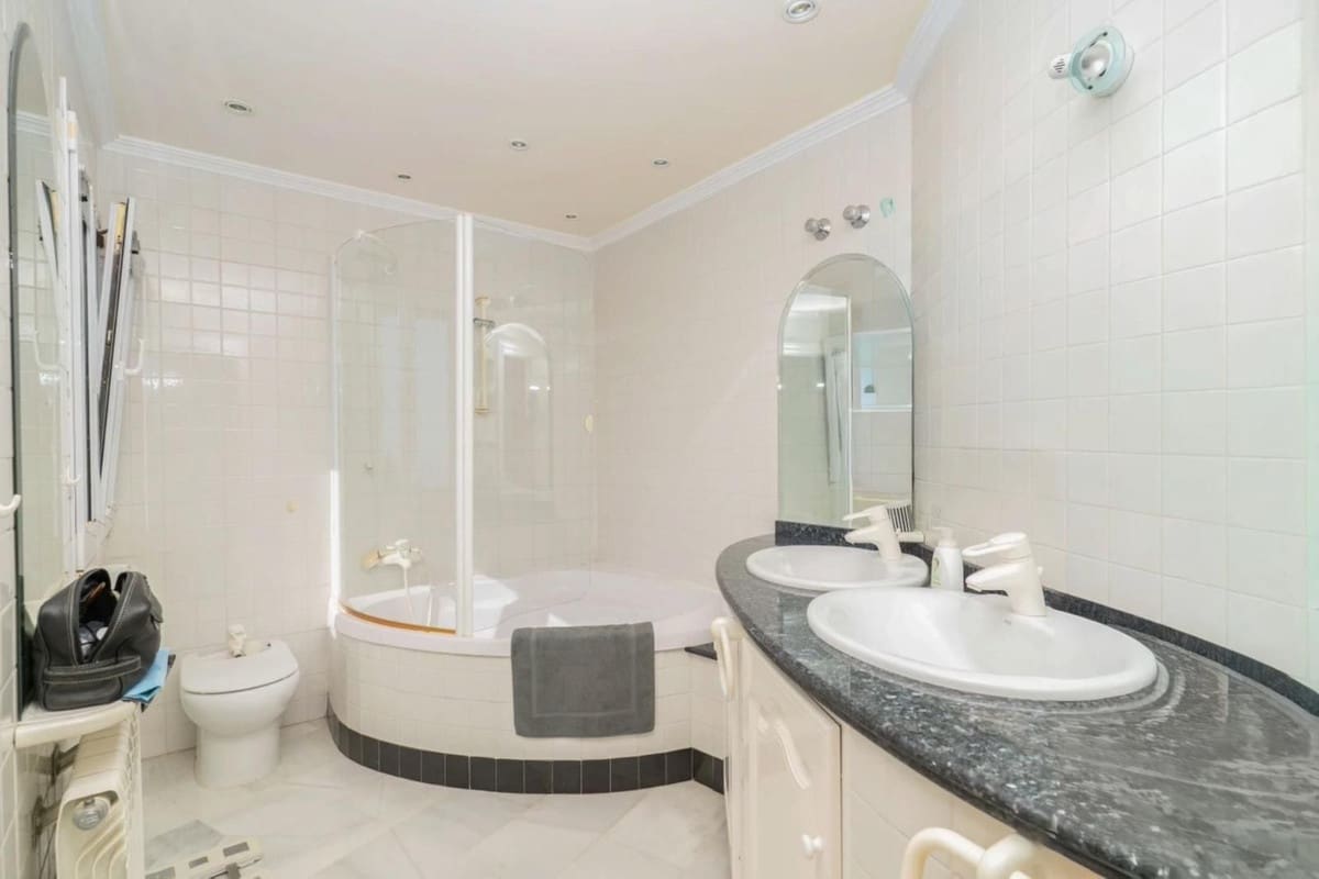 5 sypialnia Willa na sprzedaż w Benalmadena z basenem garażem - 2 595 000 € (Ref: 9383297)