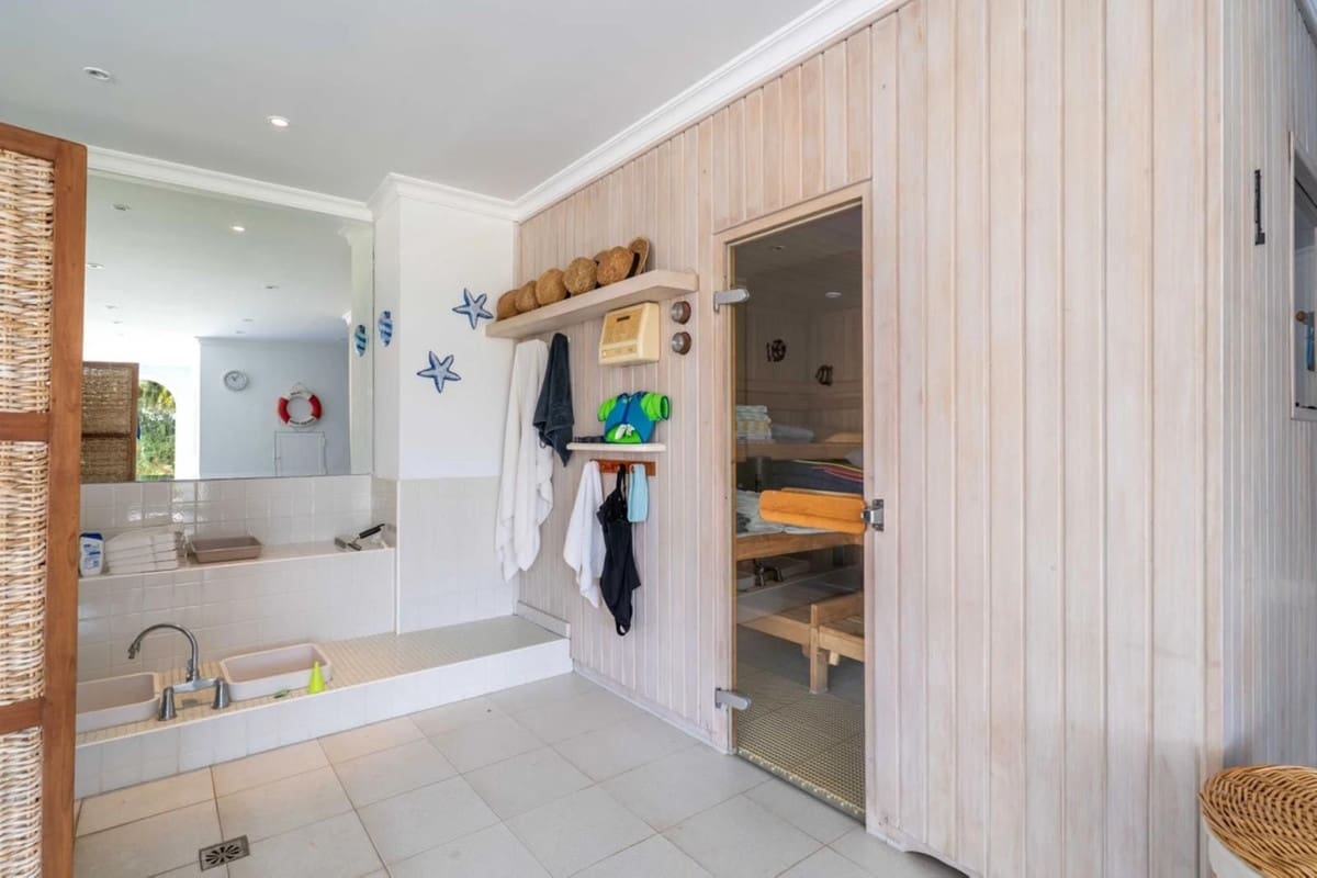 5 sypialnia Willa na sprzedaż w Benalmadena z basenem garażem - 2 595 000 € (Ref: 9383297)