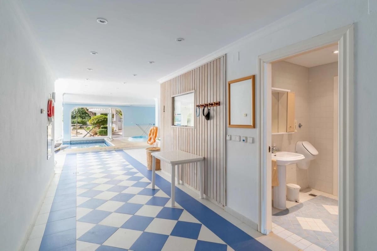 5 sypialnia Willa na sprzedaż w Benalmadena z basenem garażem - 2 595 000 € (Ref: 9383297)