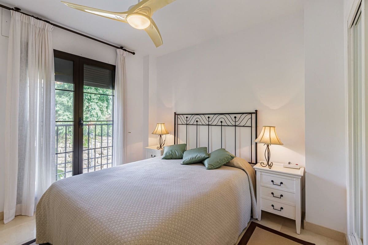 3 slaapkamer Appartement te koop in Los Arqueros met zwembad garage - € 995.000 (Ref: 9391068)