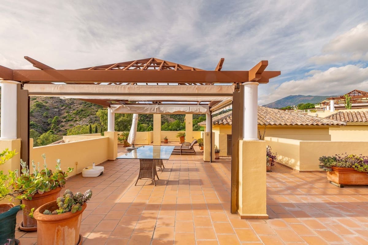 3 slaapkamer Appartement te koop in Los Arqueros met zwembad garage - € 995.000 (Ref: 9391068)